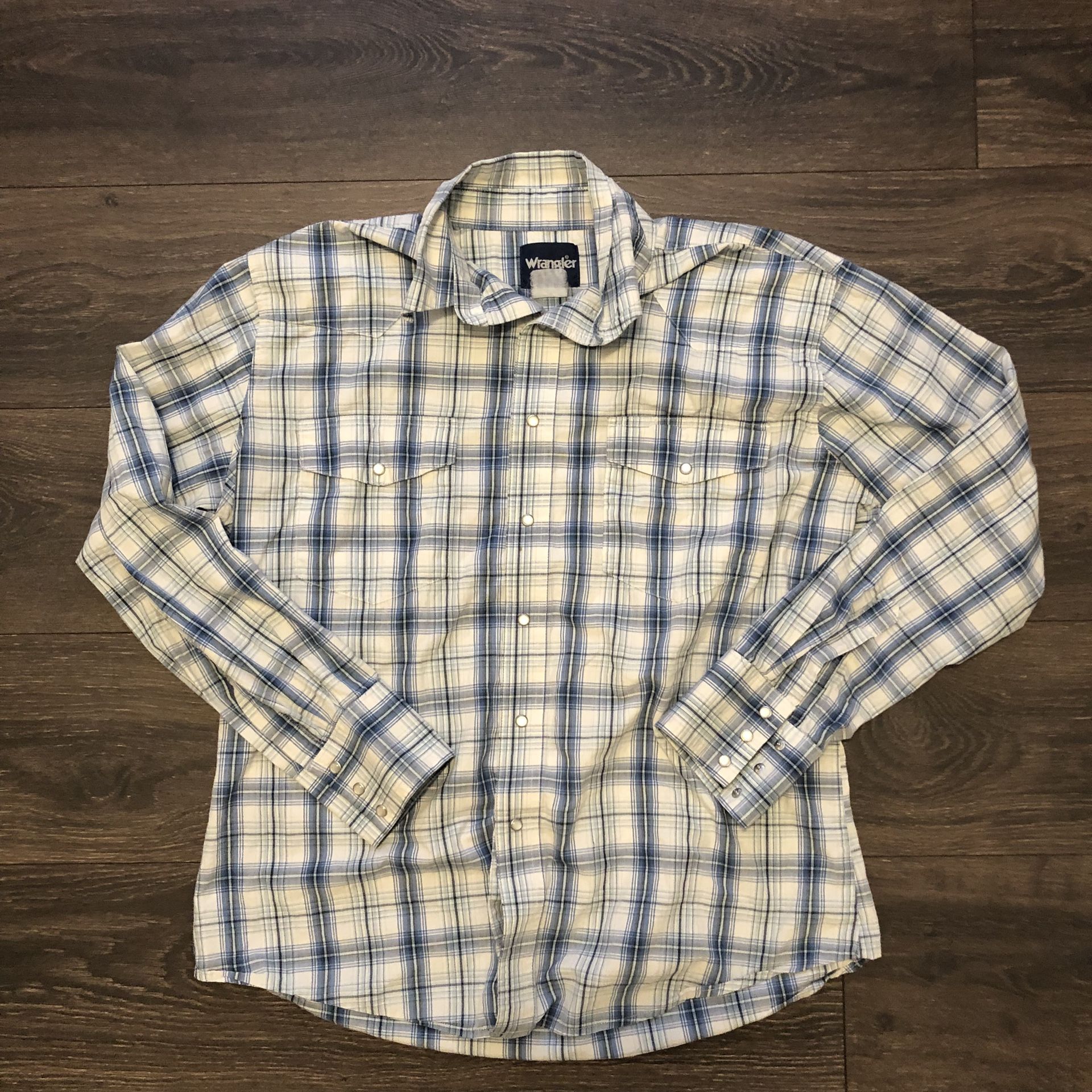 Men’s Wrangler Plaid Snap Button Size Large(?) 