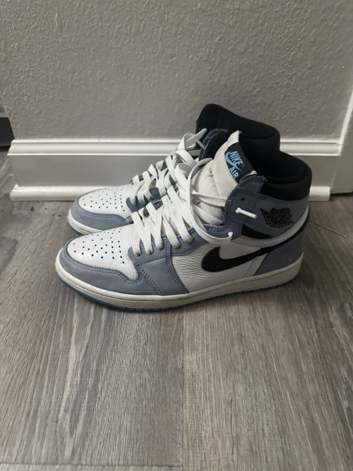 University blue Jordan 1 OG Size 9 m