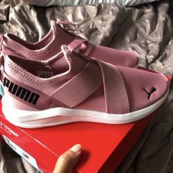 Puma New Tennis Shoes /Tenis De mujer