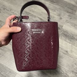 NEW WITH TAGS 🏷️ BURGUNDY GUESS PURSE