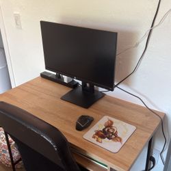 HP Monitor Mint Condition With Mouse Pad And Logitech Wireless Mouse 