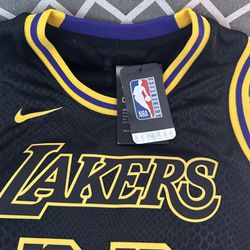 Lakers Size M