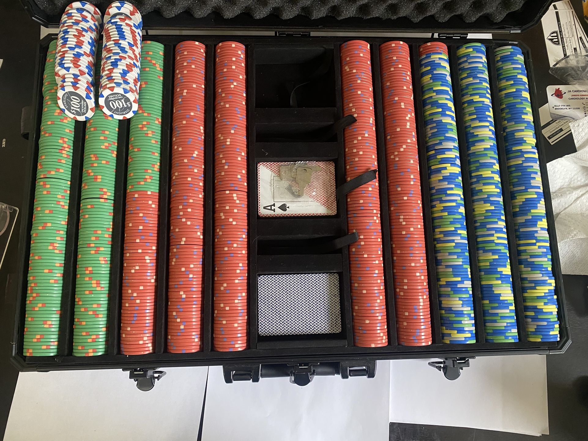 Premium Custom 1,050pc Casino Poker Chip Set – Run 1/3, 2/5, 5/5 – New – Case + Kem Cards