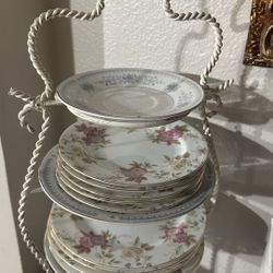 Antique White Iron Dish Holder