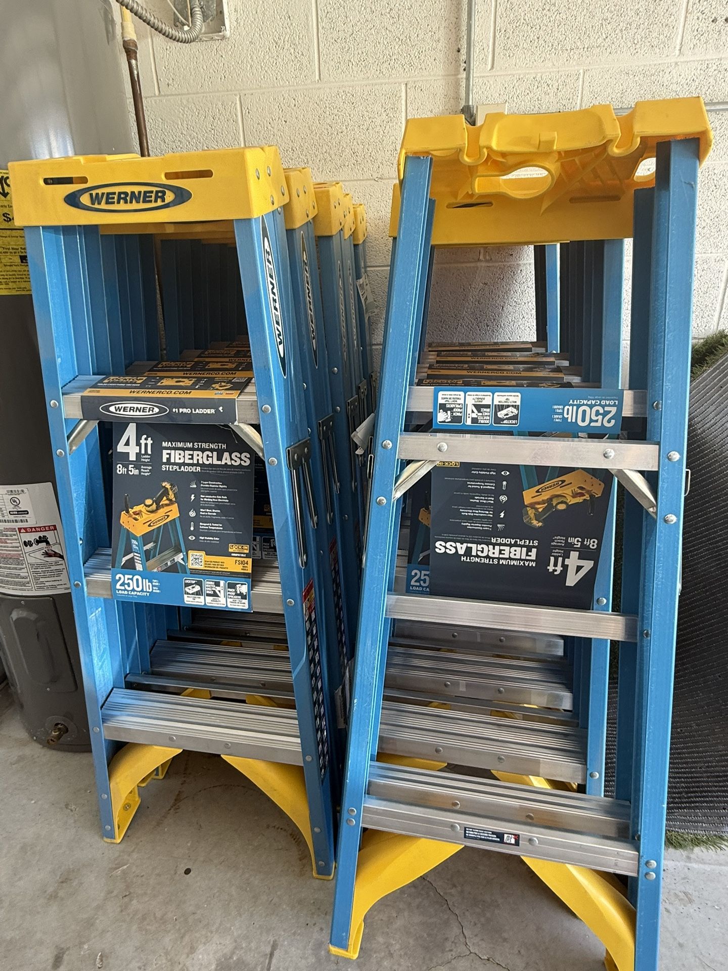Brand New Werner 4 ft Fiberglass Step Ladder – 250 lb (Taking Offers)