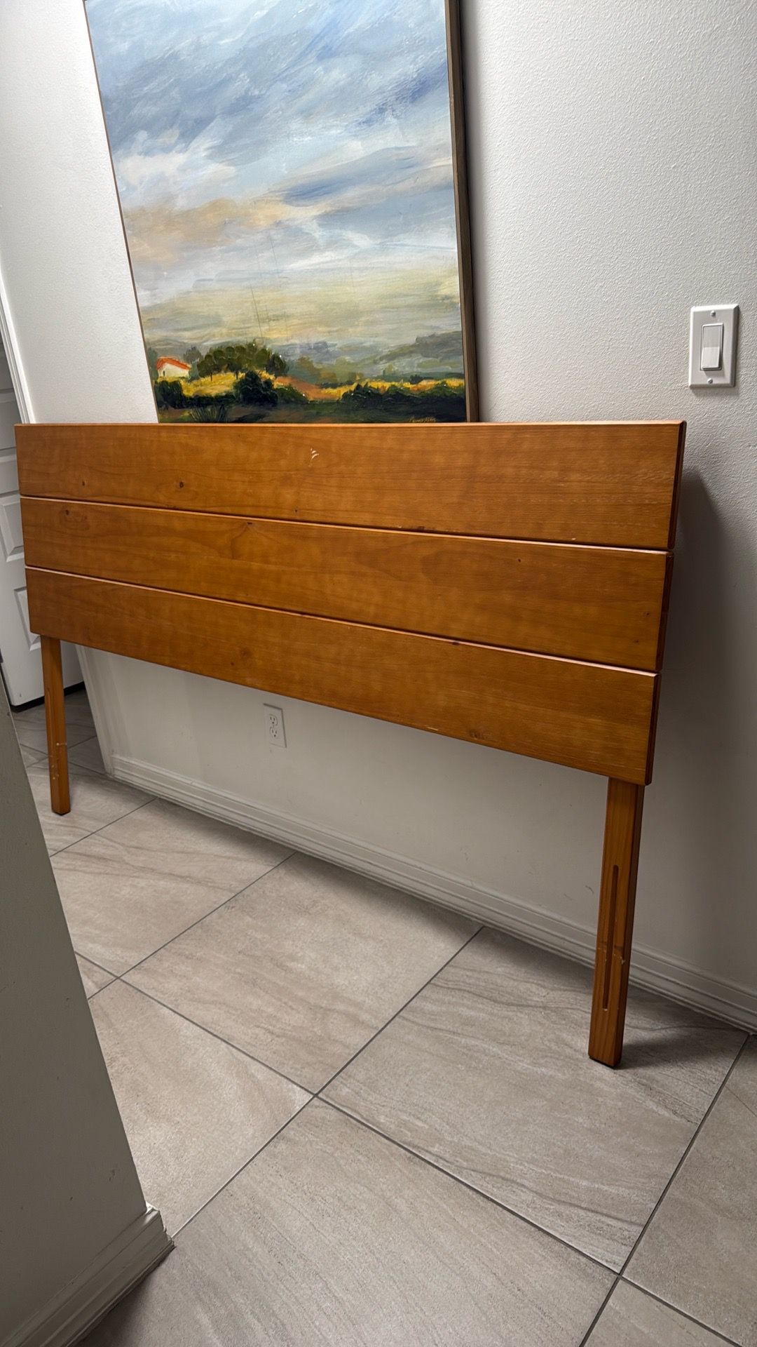 King wooden backboard