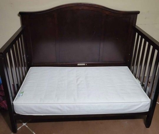 Baby Crib / Toddler Bed / Kids Bed