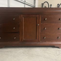 Wooden full size bedroom set 