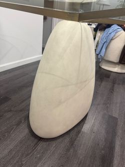 CB2 Stone Dining Table – Good Condition, 47in Round – Lindenhurst, NY