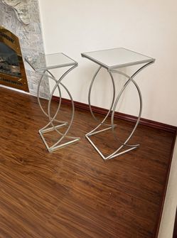 Glitzhome Silver Nesting Tables Set of 2 – Unused, Mirrored Tops