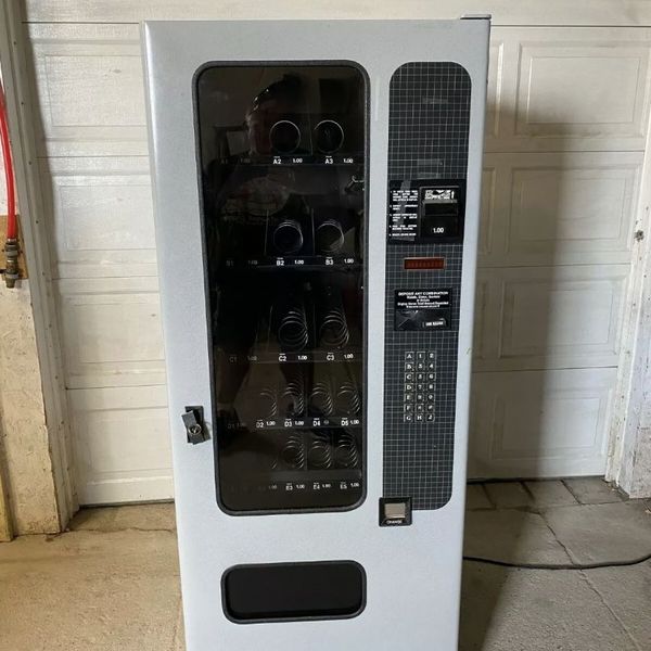 FSi 3039 Vending Machine for Sale in Philadelphia, PA OfferUp