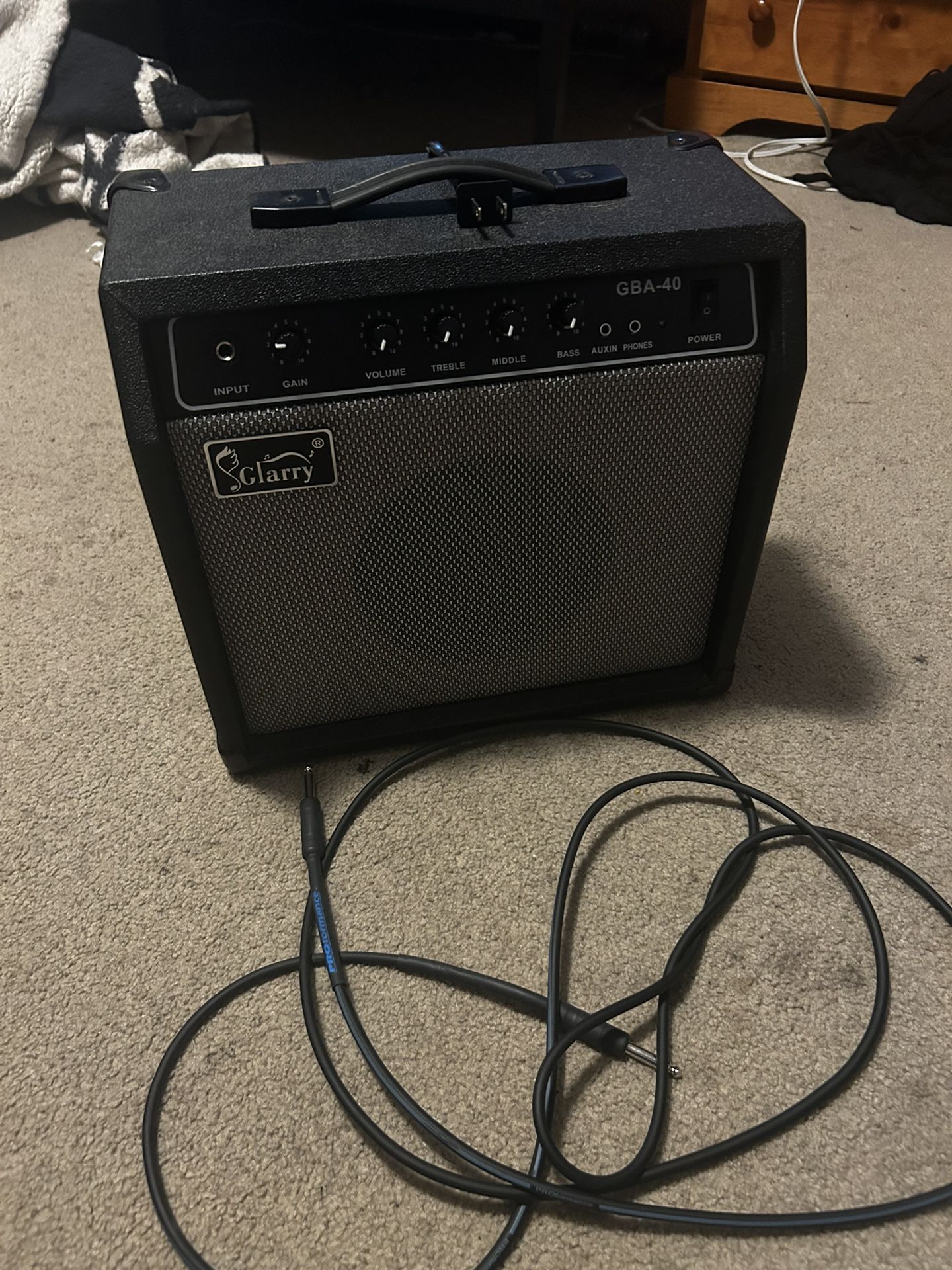 Guitar Amp + cable