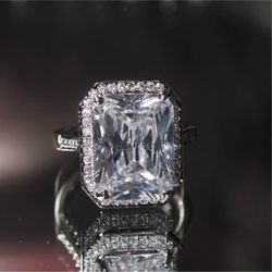 14kt Gold Dipped Swarovski Halo Engagement Ring SIZE 6