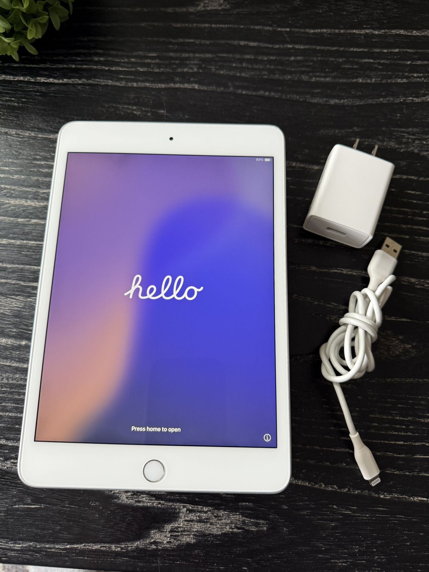 Apple iPad Mini 5th Gen, 64 Gb, White