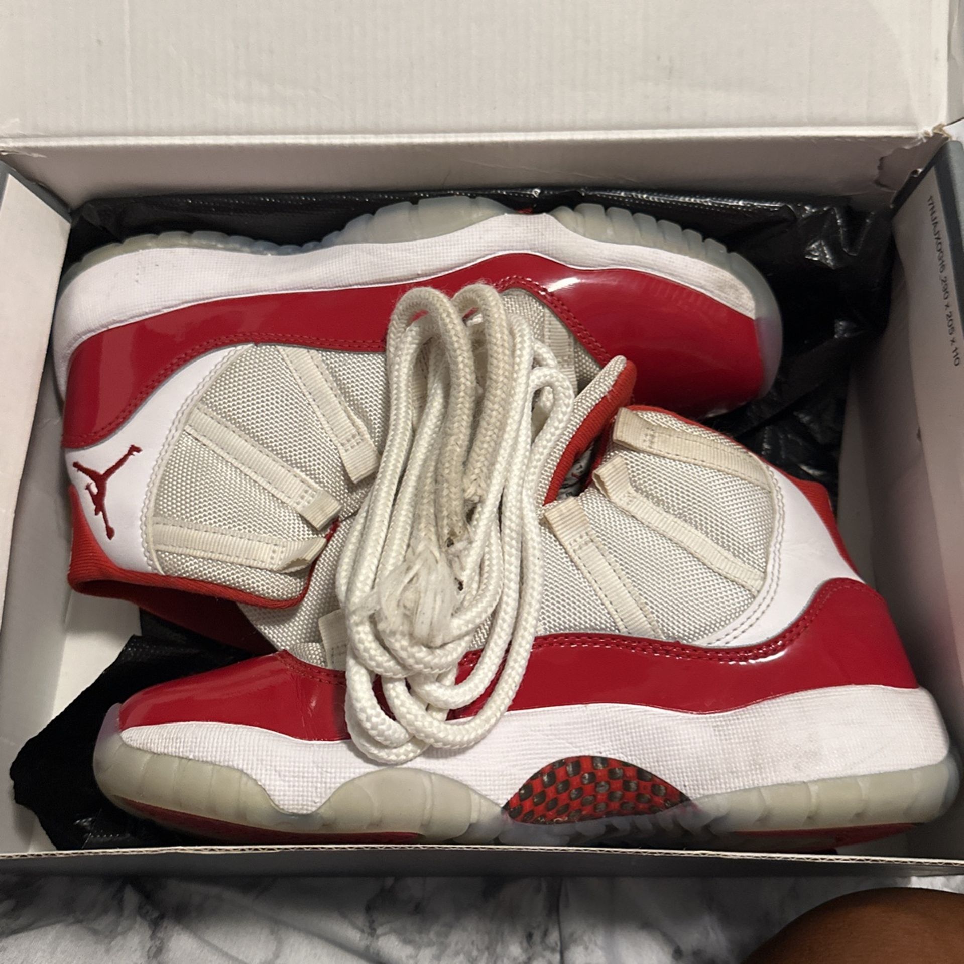 AIR JORDAN RETRO 11 (GS) RED/WHT