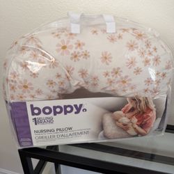 Boppy Nursing Pillow // Breastfeeding Pillow 