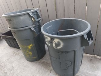 Rubbermaid Brute Trash Cans