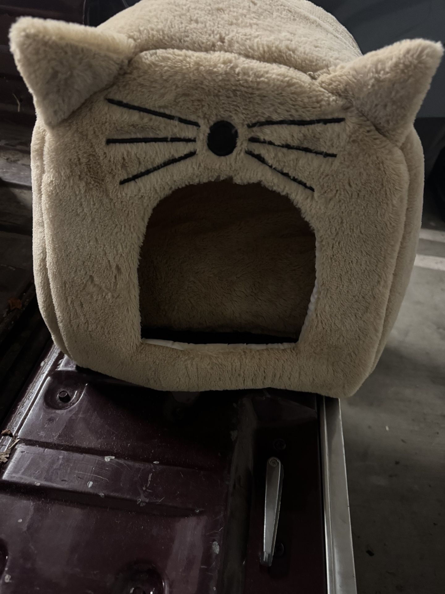 Small Cat House / Bed