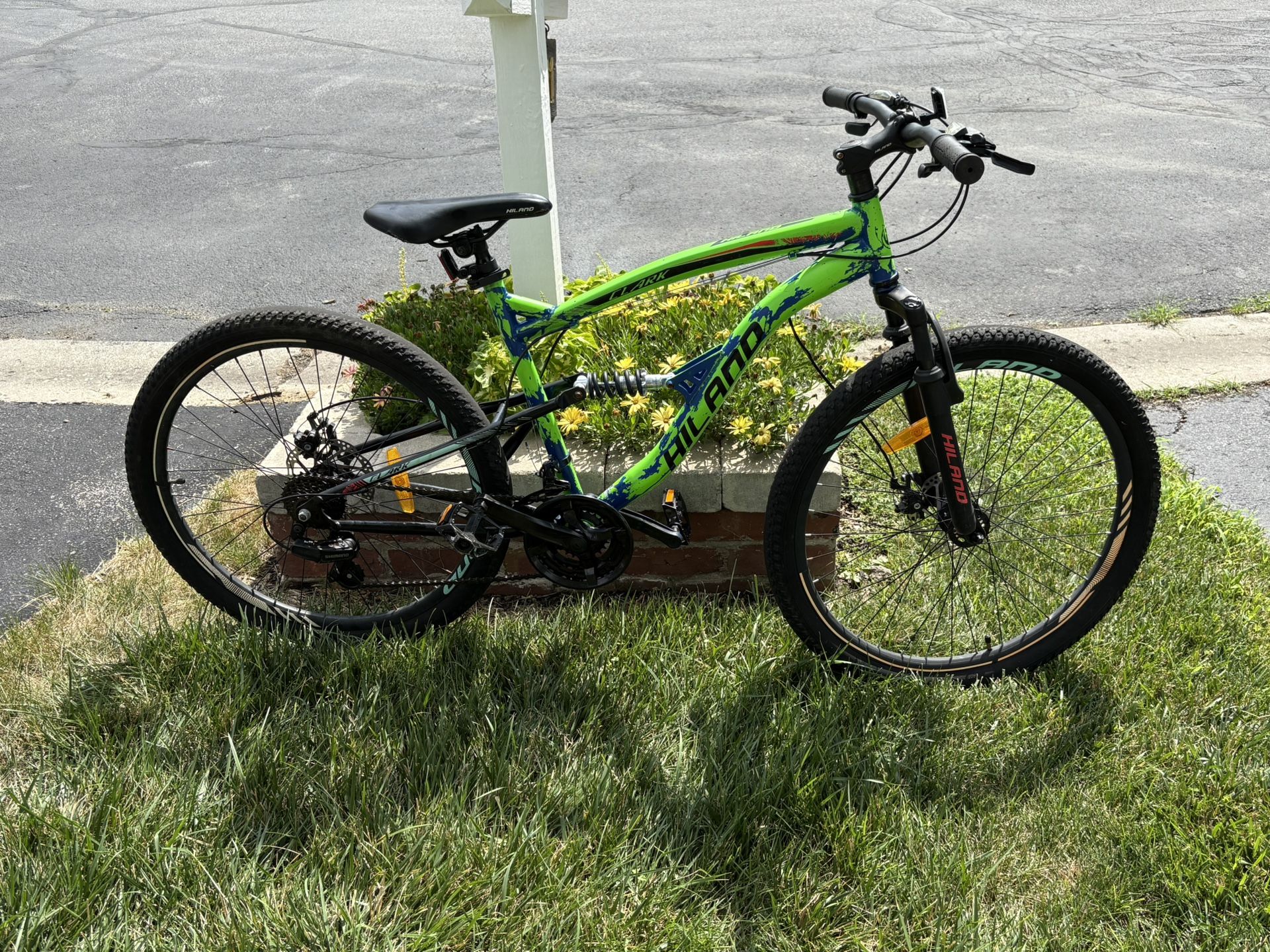 26” Hiland Clark Graffitied Green Mountain Bike 21 Spd Disc Brakes As/Is