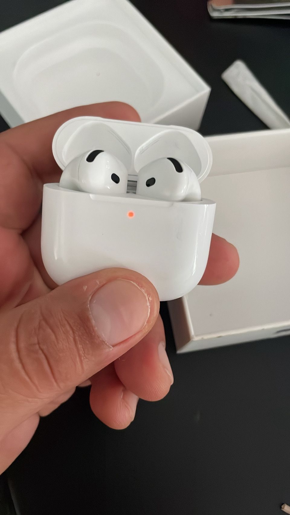 AirPods 4