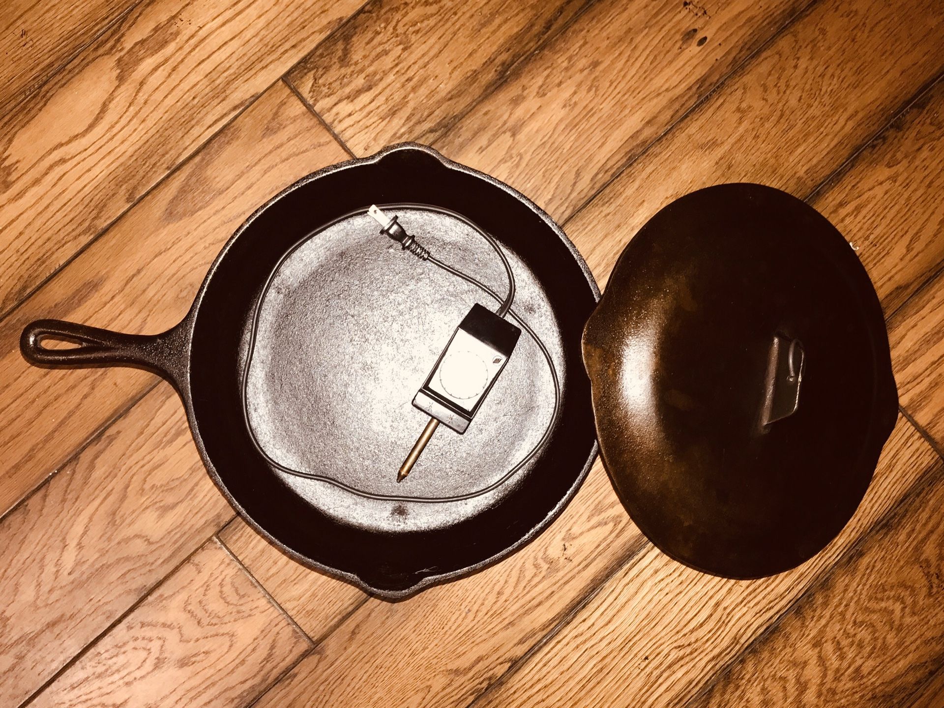 Vintage 1950's Electric Cast Iron Skillet with self basting lid! (Model