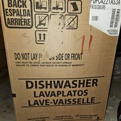 Frigidaire
24 in. Front Control Smart Built-In Tall Tub 62 dBA Dishwasher in Stainless Steel