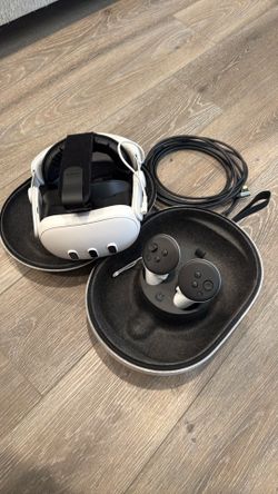 Meta Quest 3 Standalone VR Headset w/ Controllers, USB-C, White & Accessories