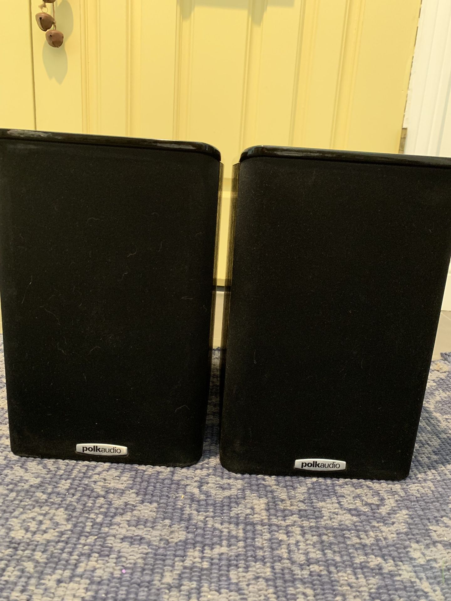 Polk Audio TSi100 Bookshelf Speakers (Pair, Black)