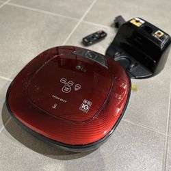 LG Hom-Bot Square Robotic Vacuum quietly cleans every corner of your home (VR65502LV)