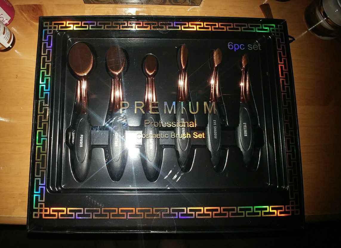Brand new professional makeup brushes