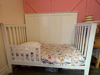 Convertible Crib/Bed