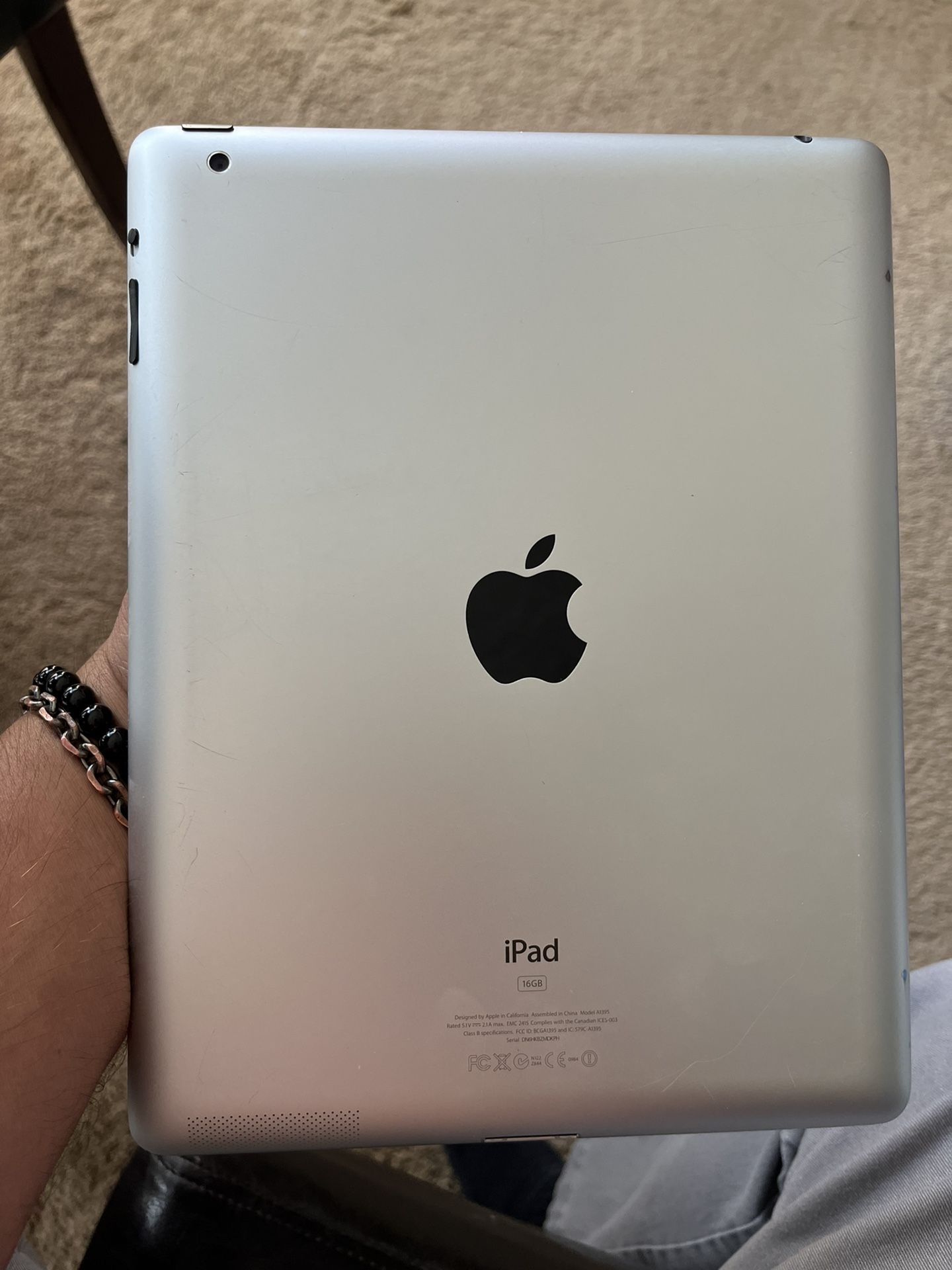 Apple iPad Wi Fi 16GB iOS Tablet A1395 2nd Generation