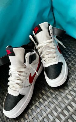 Boys Nike  size 4Y EXCELLENT