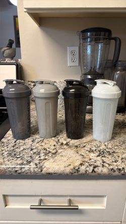 22oz protein shakers with dual shaker
