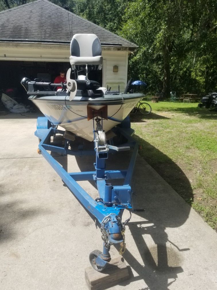 Dixie Bass boat