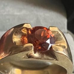 Women’s 14 Karat Garnet Ring 