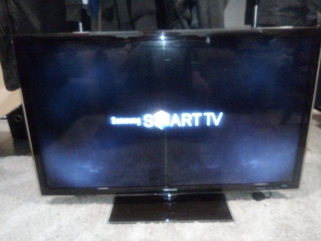 SAMSUNG 46" LCD LED 1080p Smart TV (UN46D6000SF)