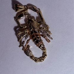 Glad pendant scorpion Tri color