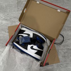 Royal Toe Air Jordan 1 High Sizes M7, W8-9, Y7