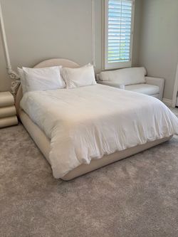 Cream Bouclé Queen Bed