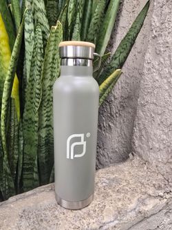 Water bottle, insulated, wood top