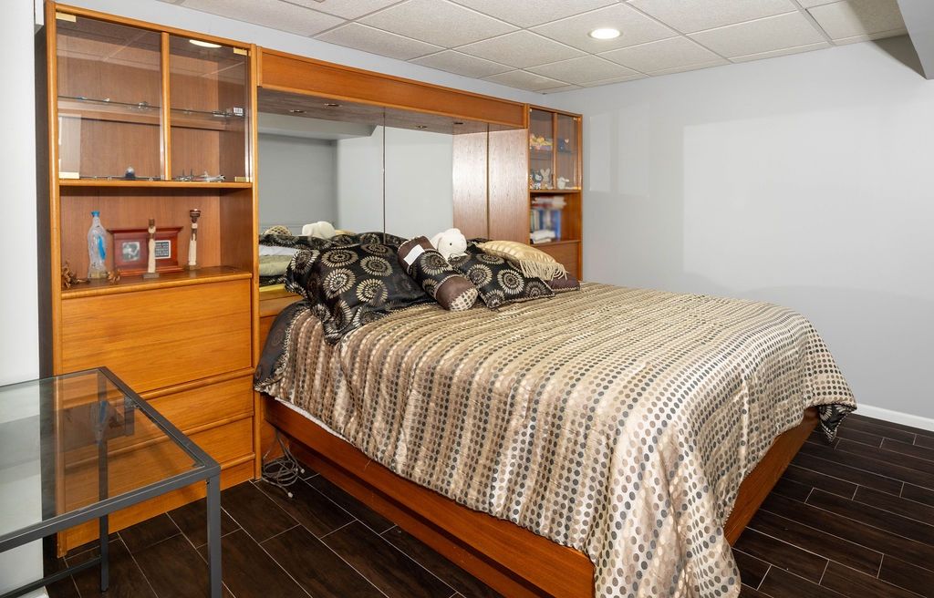 Wall Unit Bedroom Set