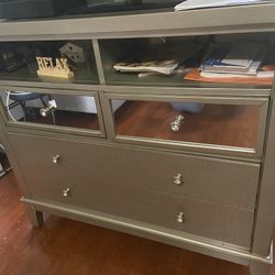 6 Drawer, Gray Silver  Dresser With Mirror 