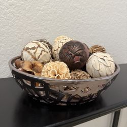 Bowl With Decorative Balls 