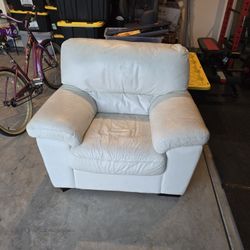 Free White Leather Chair