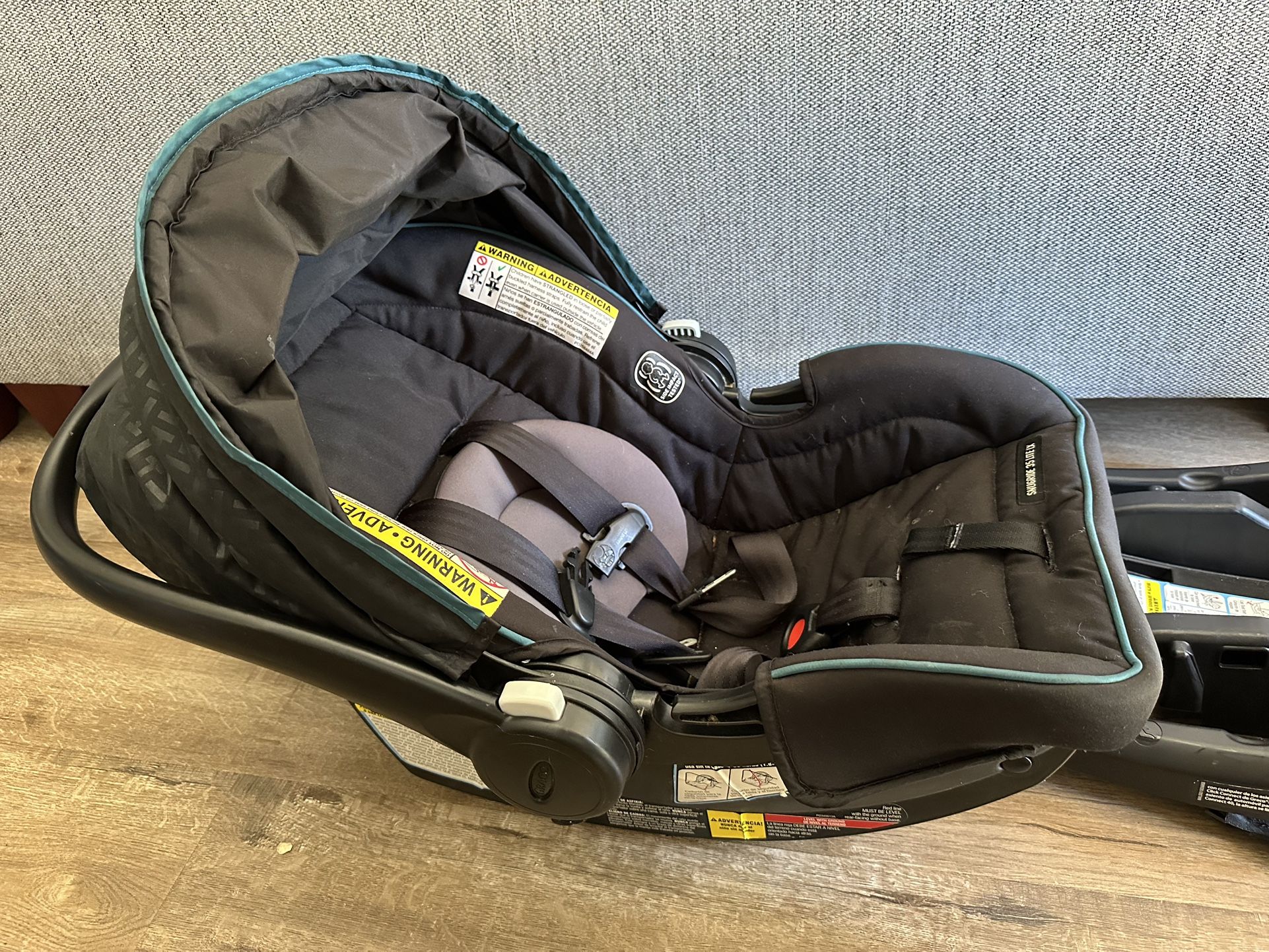 Graco SnugRide 35 Infant Car Seat with Base – Excellent Condition
