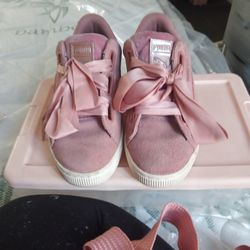 Pink Side Puma's 