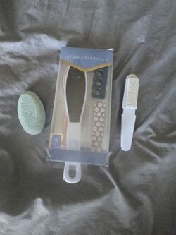 Foot grooming kit with extras