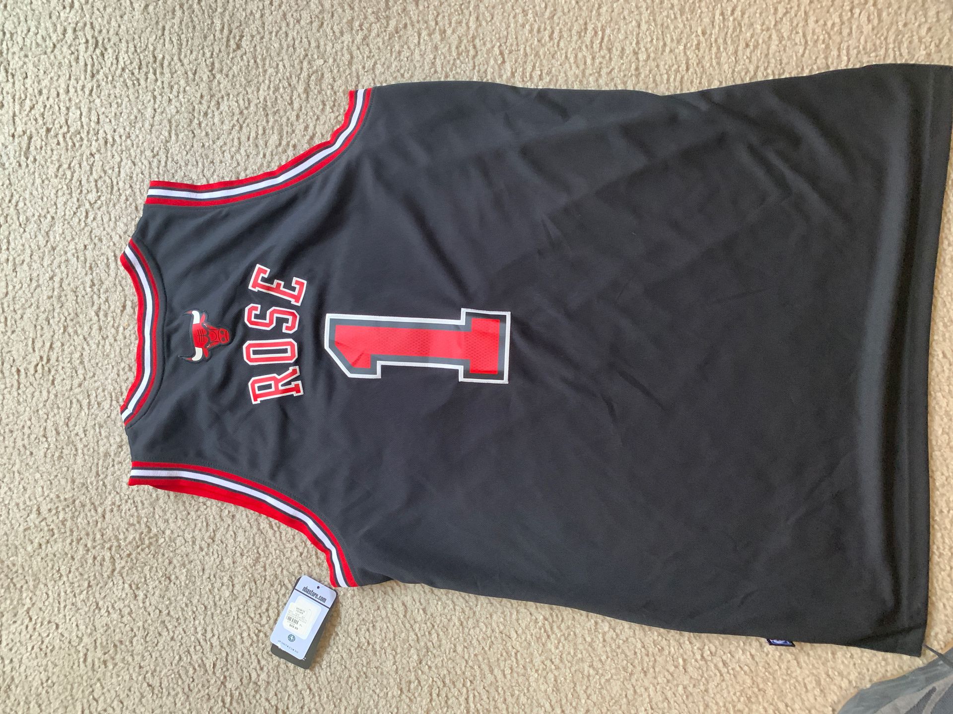 Adidas Hardwood Classic NBA Chicago Bulls Derrick Rose Jersey YOUTH MEDIUM.  for Sale in San Leandro, CA - OfferUp