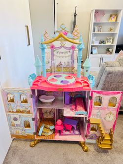 Kidkraft wooden Disney princess castle excellent condition !